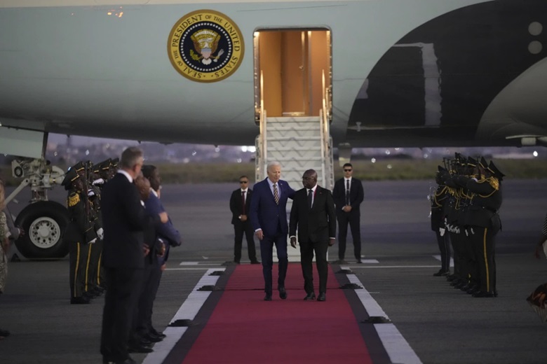 Thousands Cheer Biden’s Arrival In Angola For His Long-promised Sub ...