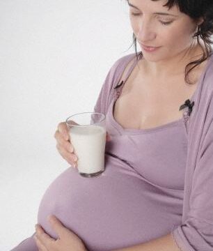 article-0-1B9E5682000005DC-684_306x453 A daily glass of milk during pregnancy makes your children taller – even when they are teenagers