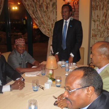 jab1 War-saxaafadeed: Ra’iisul Wasaaraha Soomaaliya oo Casho Sharaf iyo Kulan la Qaatay Madaxweynaha Dawlad Goboleedka Puntland