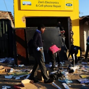 Somali shops in PE burnt and looted
