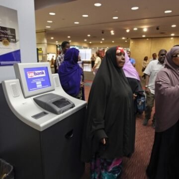 Somalis face stark choice after US banks shut down cash transfer operators