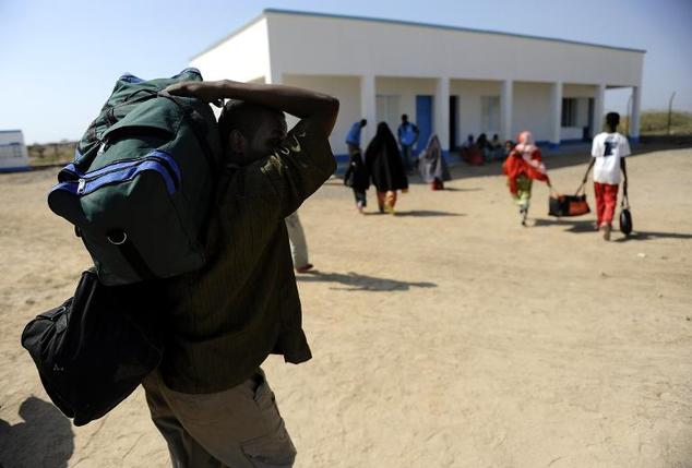 Refugee Somali refugees flee Yemen fighting to return to war-torn home