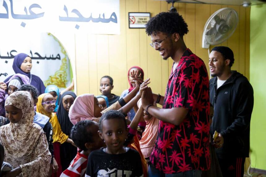 Somali-arizona Somali refugees paint mural celebrating women in Phoenix