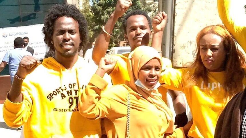 JAWAR, BEKELE ET. AL PROTEST WITH HUNGER AFTER POLICE DETAIN DOZENS OF SUPPORTERS FROM COURT PREMISES