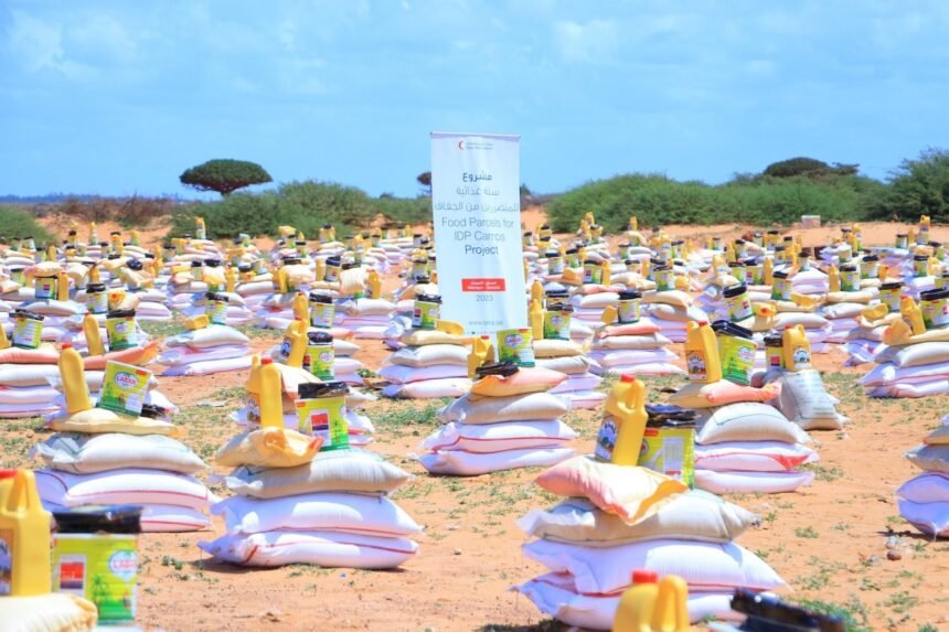 QRCS distributes food among Somalia IDPs