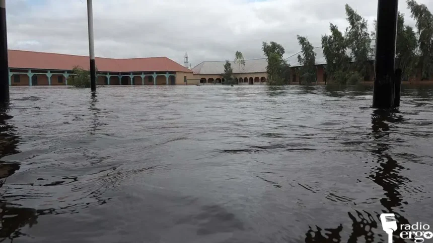 Families cut off by floodwater in Beletweyne