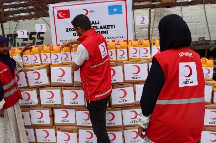 Türkiye dispatches 2,000 aid packages to flood-hit Somalia