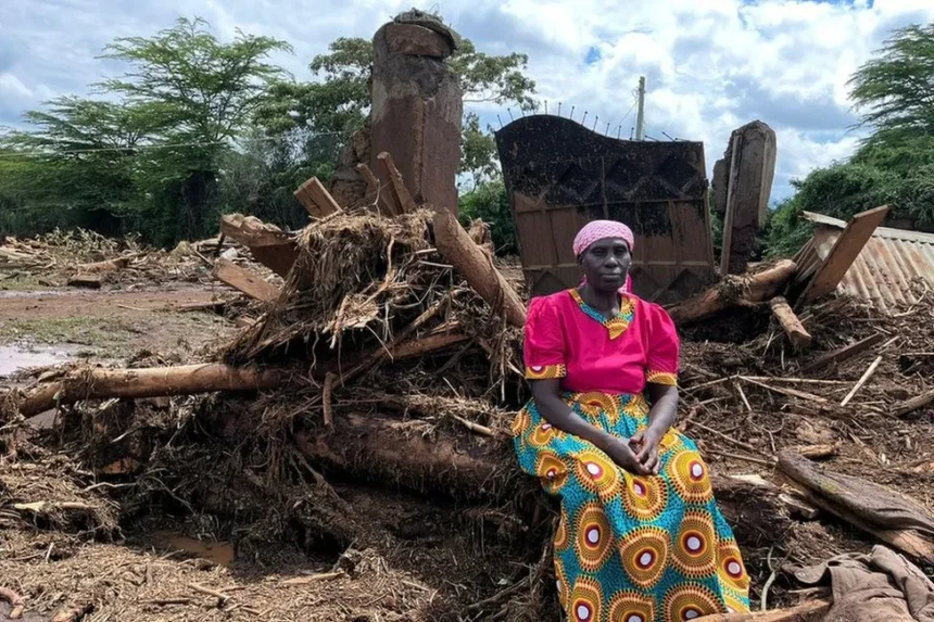 Kenya floods: Survivors seek loved ones as evacuation ordered