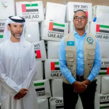 UAE dispatches 700 tonnes of food supplies to victims of floods in Somalia