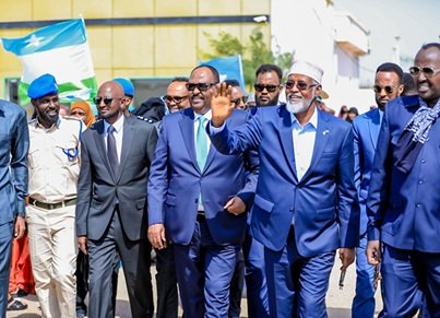 Madoobe-Booqasho Garoowe Madaxweyne Axmed Madoobe oo Booqasho ku yimid Garoowe
