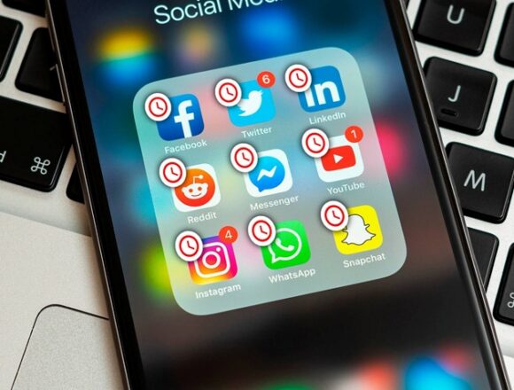 Social Media- Smartphone Who Can Stop Me? The Collapse of Digital and Social Boundaries in Somali Society